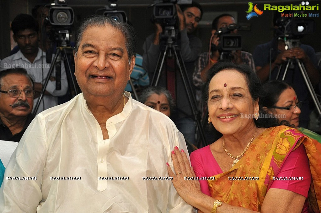 Felicitation to Jamuna and Kaikala Satyanarayana by MAA