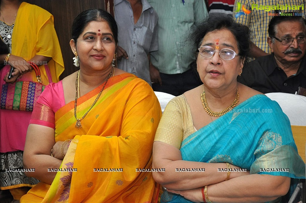 Felicitation to Jamuna and Kaikala Satyanarayana by MAA