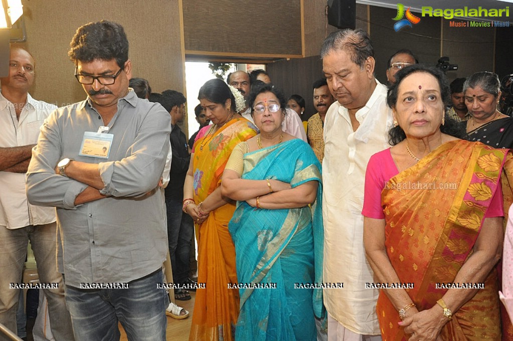 Felicitation to Jamuna and Kaikala Satyanarayana by MAA