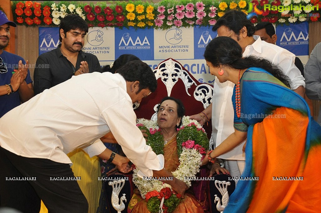 Felicitation to Jamuna and Kaikala Satyanarayana by MAA
