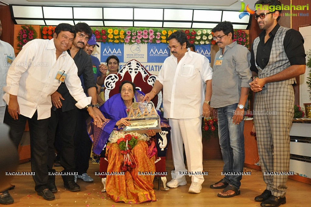 Felicitation to Jamuna and Kaikala Satyanarayana by MAA