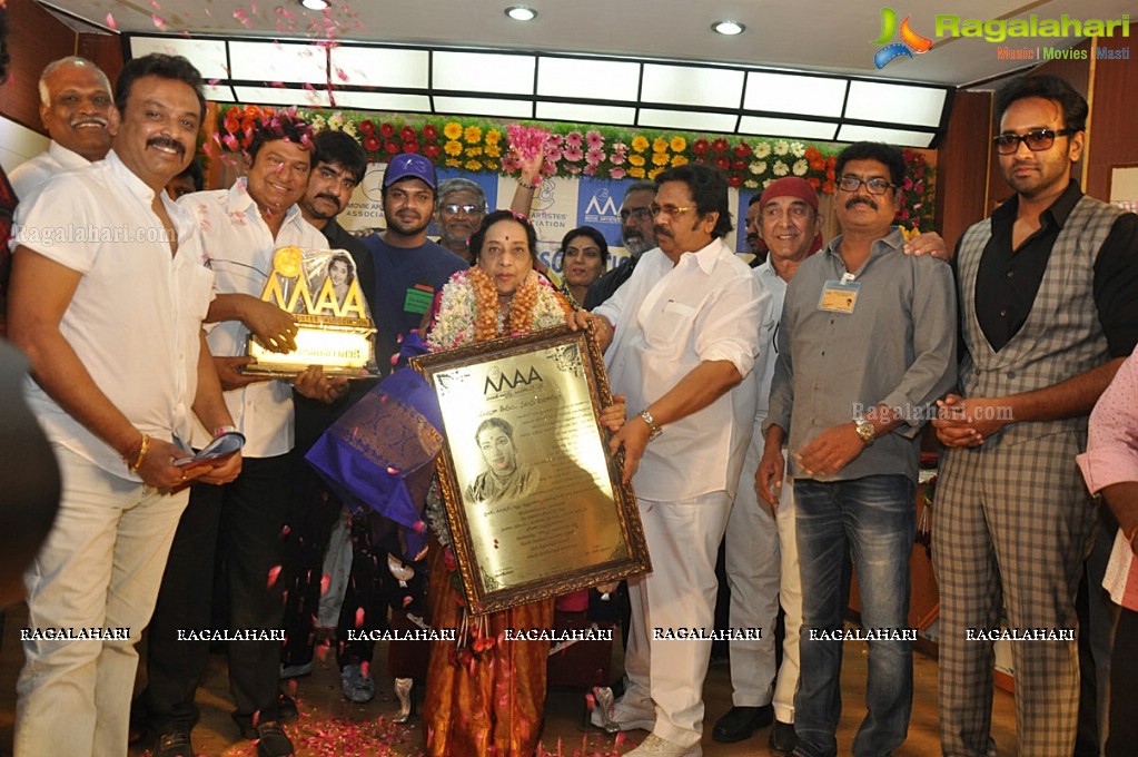 Felicitation to Jamuna and Kaikala Satyanarayana by MAA