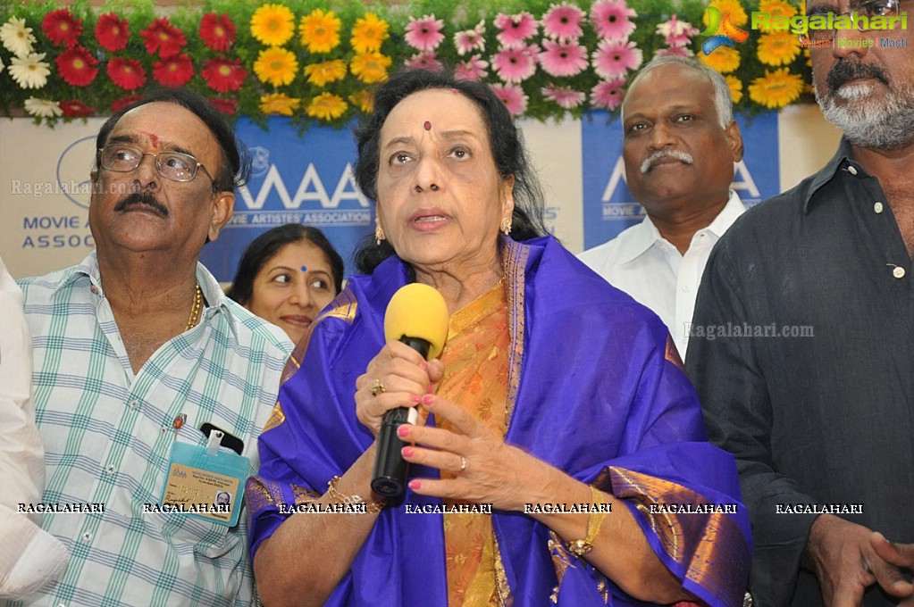 Felicitation to Jamuna and Kaikala Satyanarayana by MAA