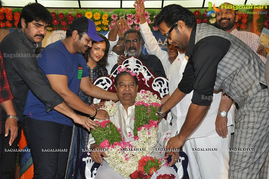 Felicitation to Jamuna and Kaikala Satyanarayana by MAA