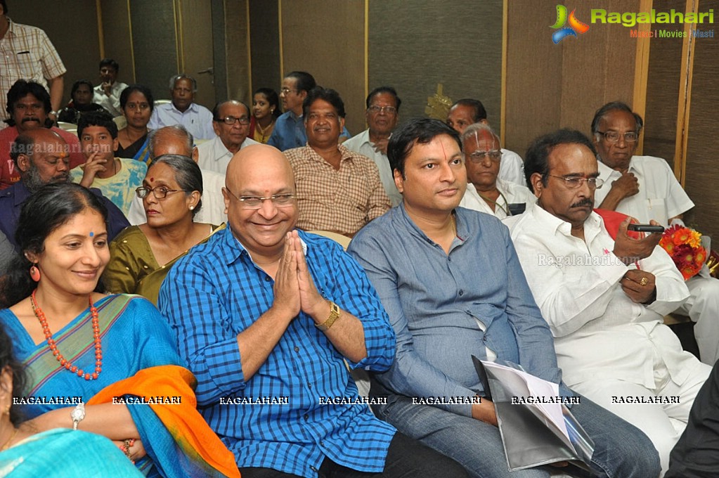 Felicitation to Jamuna and Kaikala Satyanarayana by MAA