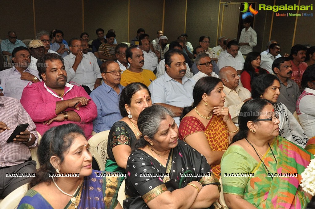 Felicitation to Jamuna and Kaikala Satyanarayana by MAA