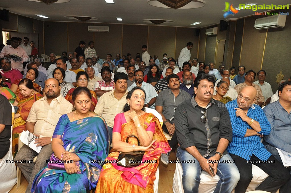 Felicitation to Jamuna and Kaikala Satyanarayana by MAA