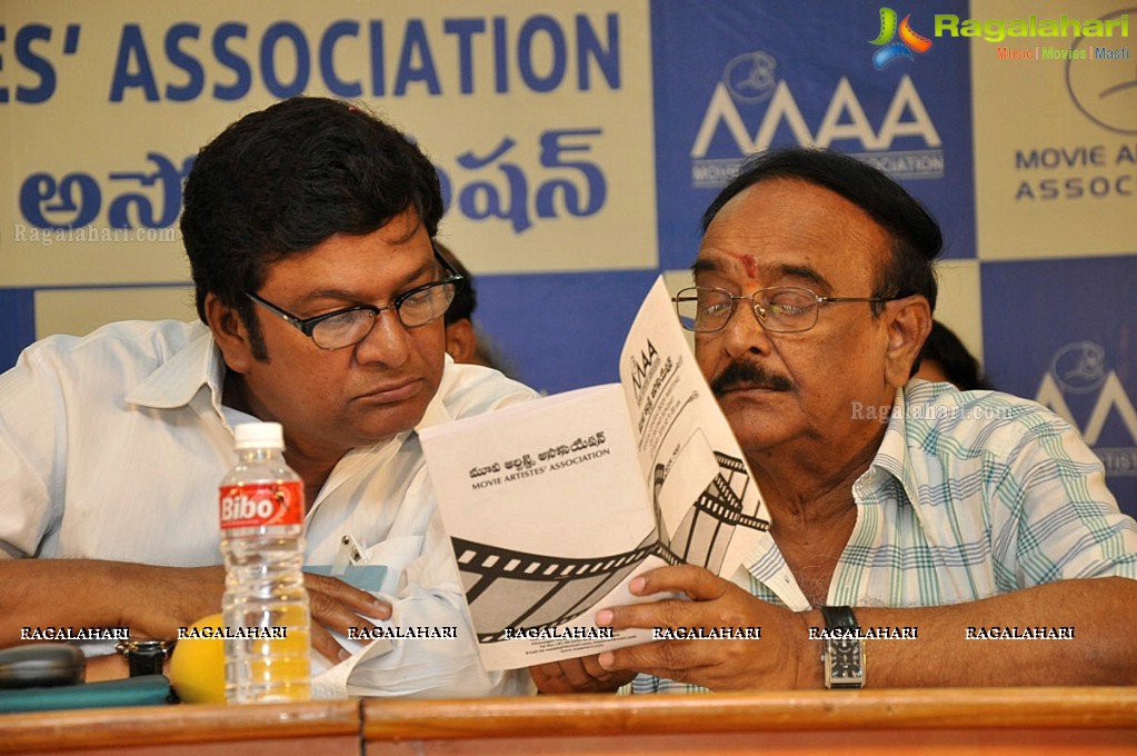 Felicitation to Jamuna and Kaikala Satyanarayana by MAA