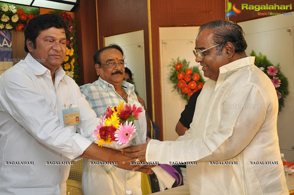 Felicitation to Jamuna and Kaikala Satyanarayana by MAA