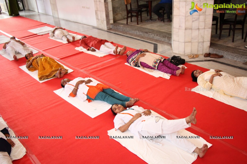 World Yoga Day 2016 Celebrations by Apollo Hospitals, Hyderabad