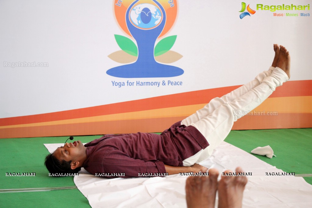 World Yoga Day 2016 Celebrations by Apollo Hospitals, Hyderabad