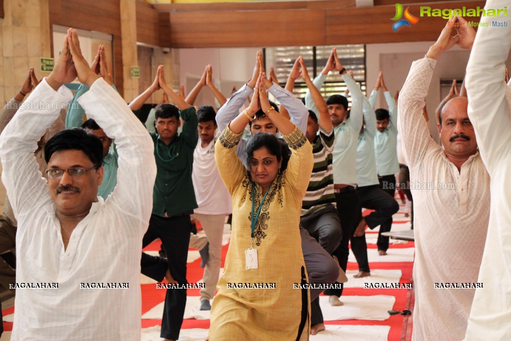 World Yoga Day 2016 Celebrations by Apollo Hospitals, Hyderabad