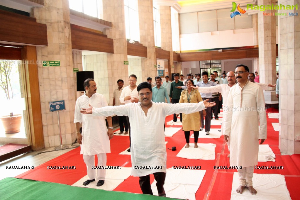 World Yoga Day 2016 Celebrations by Apollo Hospitals, Hyderabad