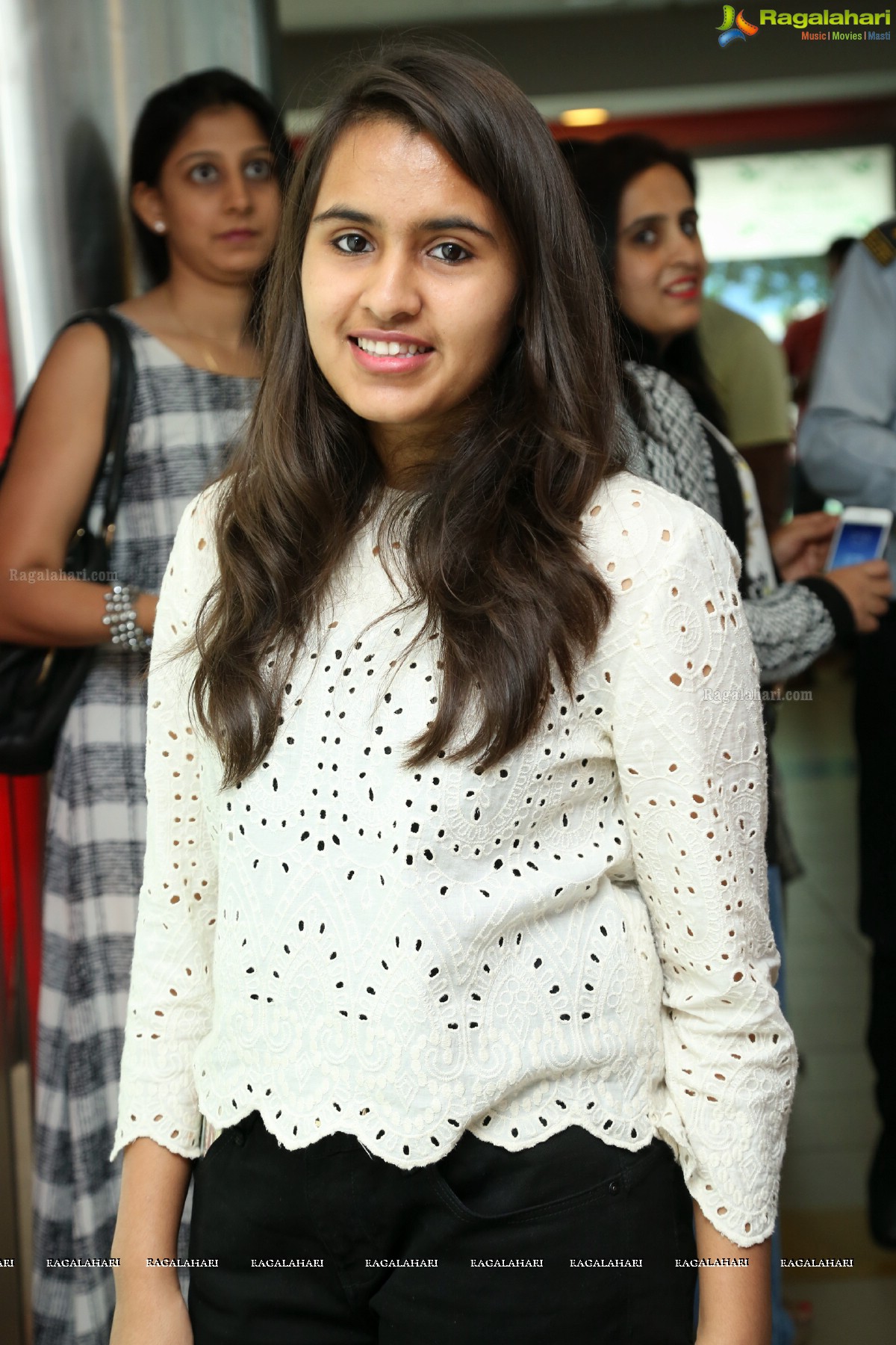 Bang Bang Special Screening by Anup Koyal Chandak, Prashant Radhika Agarwal at GVK One, Hyderabad