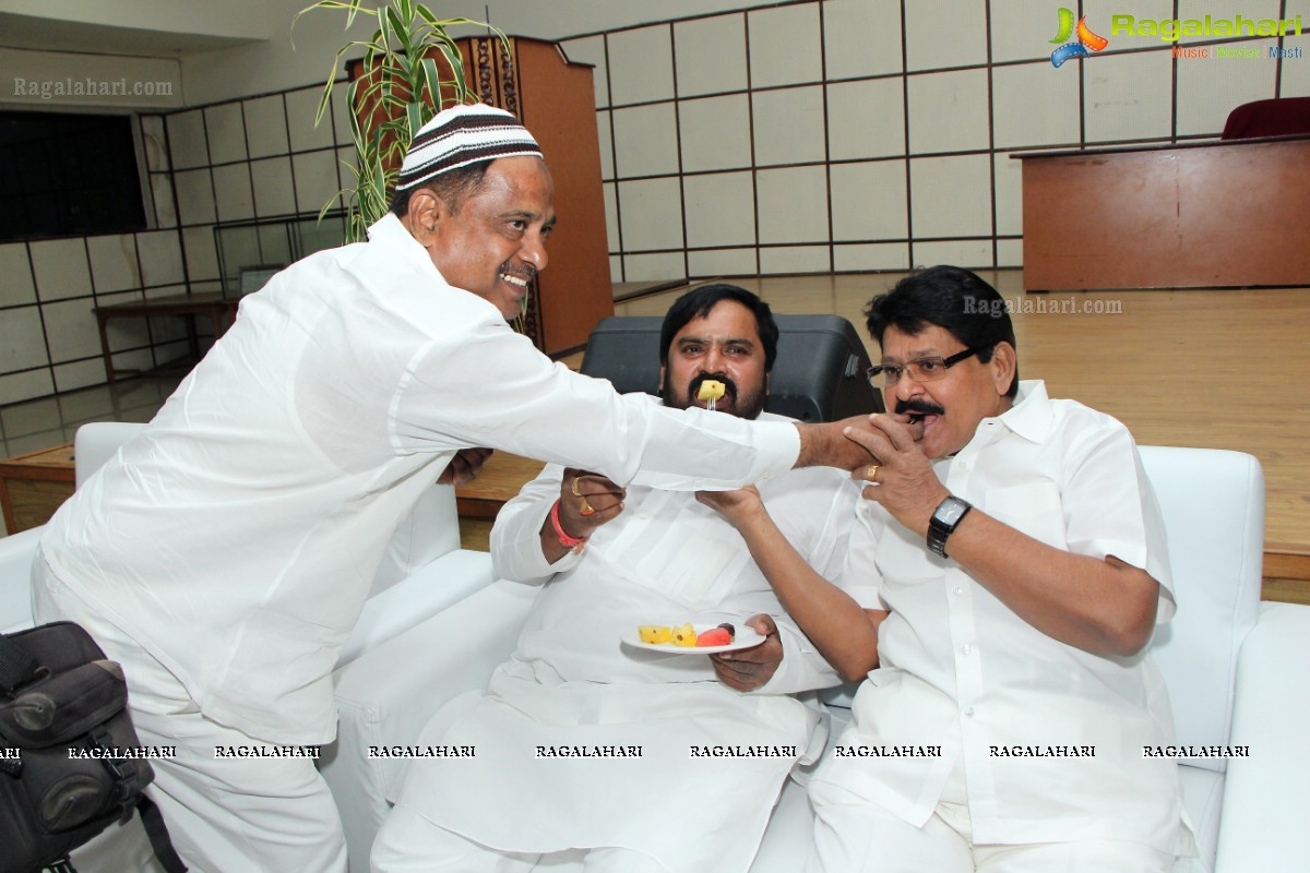 Iftar Party by Sultan-Ul-Uloom Education Society at Ghulam Ahmed Auditorium, Hyderabad