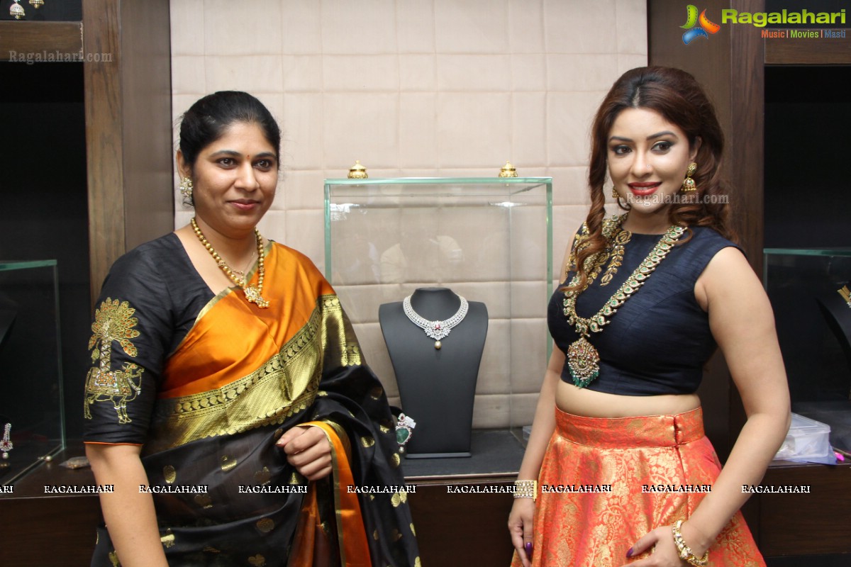 Payal Ghosh launches Hiya Exquisite Diamond Jewellery Exhibition at Hiya Jewellery