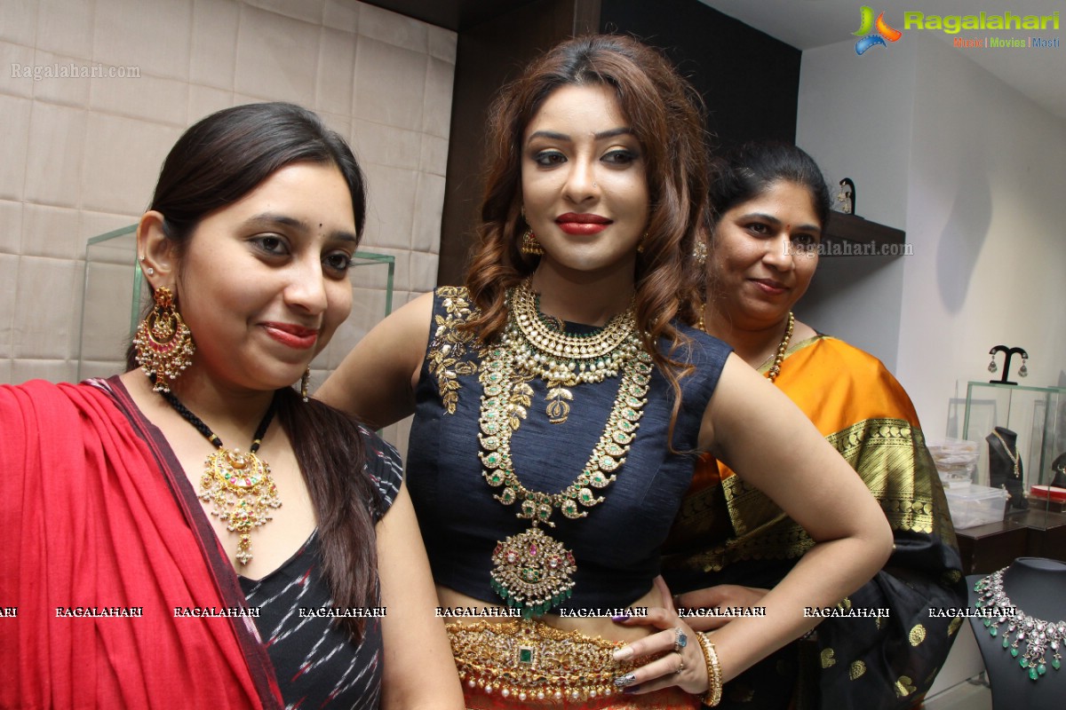 Payal Ghosh launches Hiya Exquisite Diamond Jewellery Exhibition at Hiya Jewellery