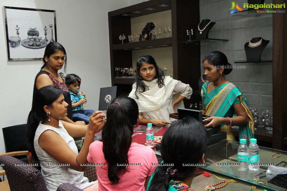 Payal Ghosh launches Hiya Exquisite Diamond Jewellery Exhibition at Hiya Jewellery