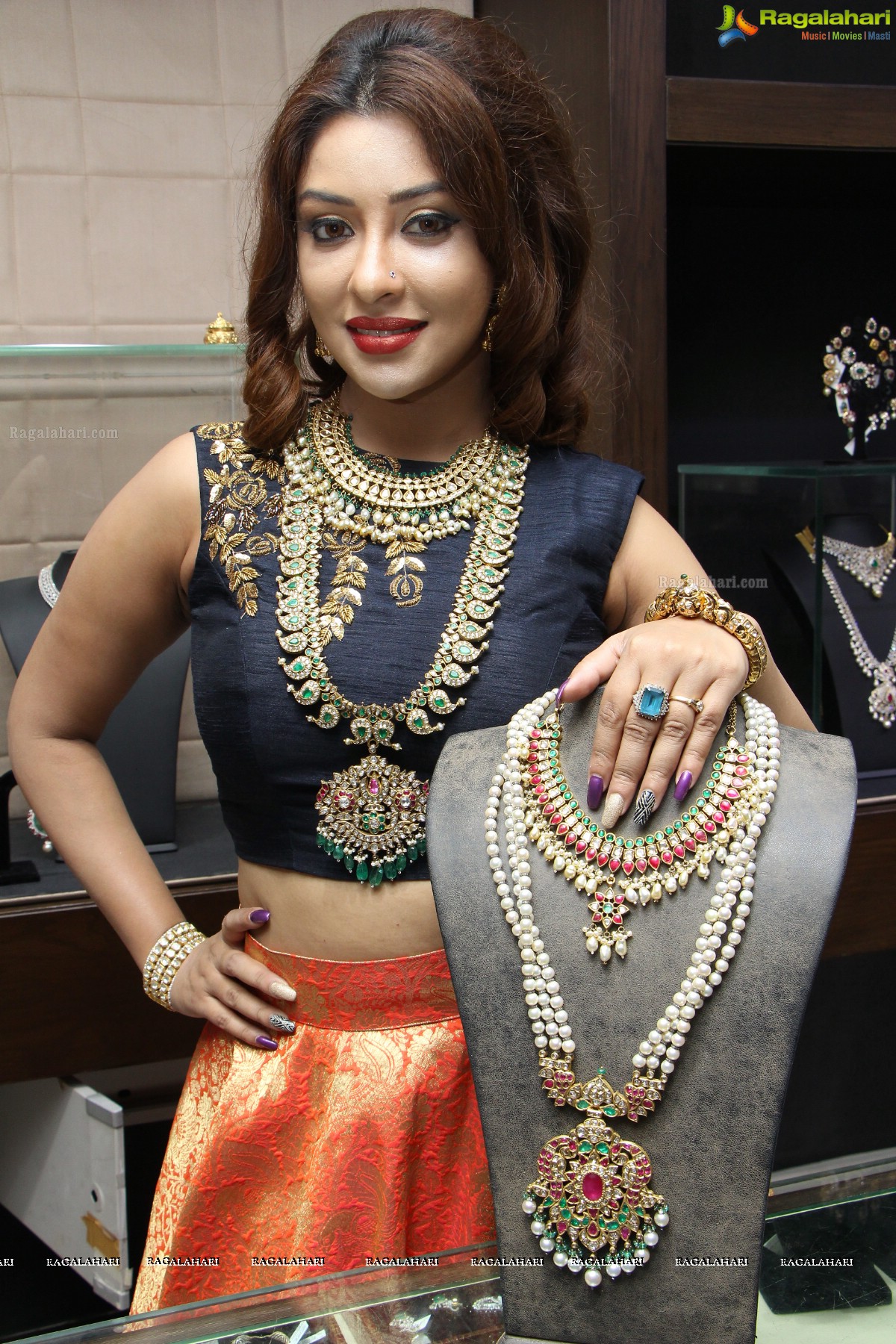 Payal Ghosh launches Hiya Exquisite Diamond Jewellery Exhibition at Hiya Jewellery