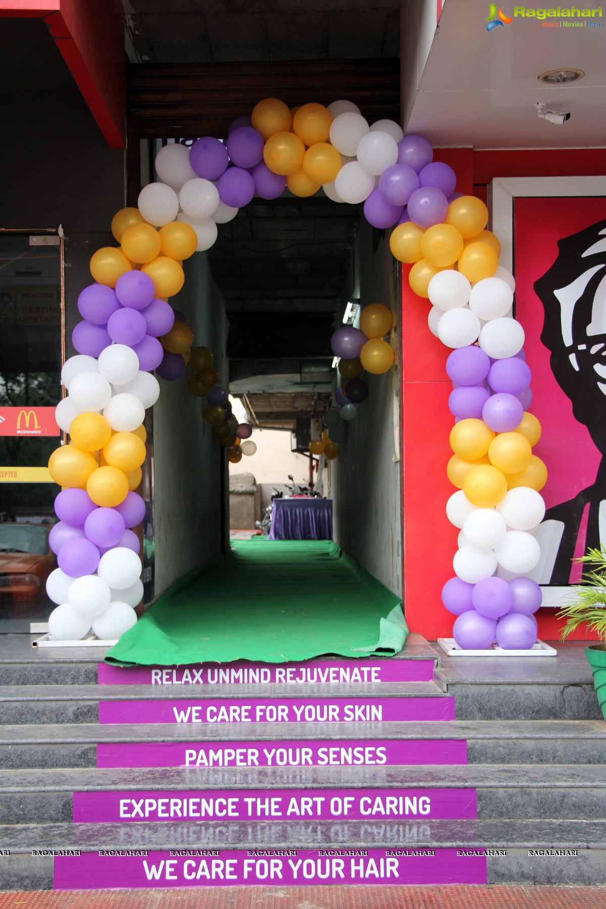 Yamini Bhaskar and Priya Anduluri inaugurates Naturals Lounge Launch at Mehdipatnam 
