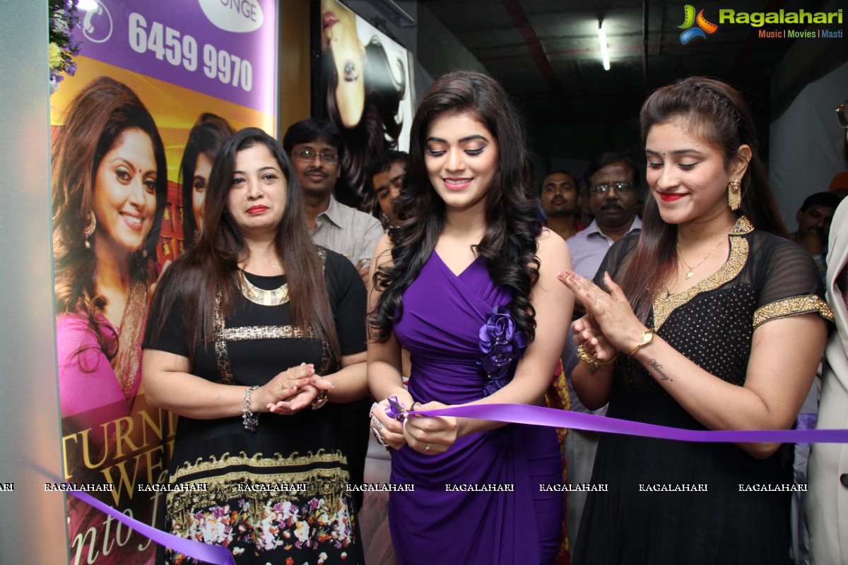 Yamini Bhaskar and Priya Anduluri inaugurates Naturals Lounge Launch at Mehdipatnam 