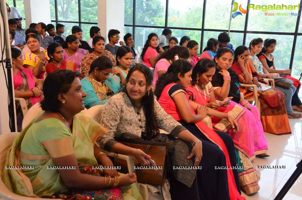 Niharika Konidela meets Mega Fans