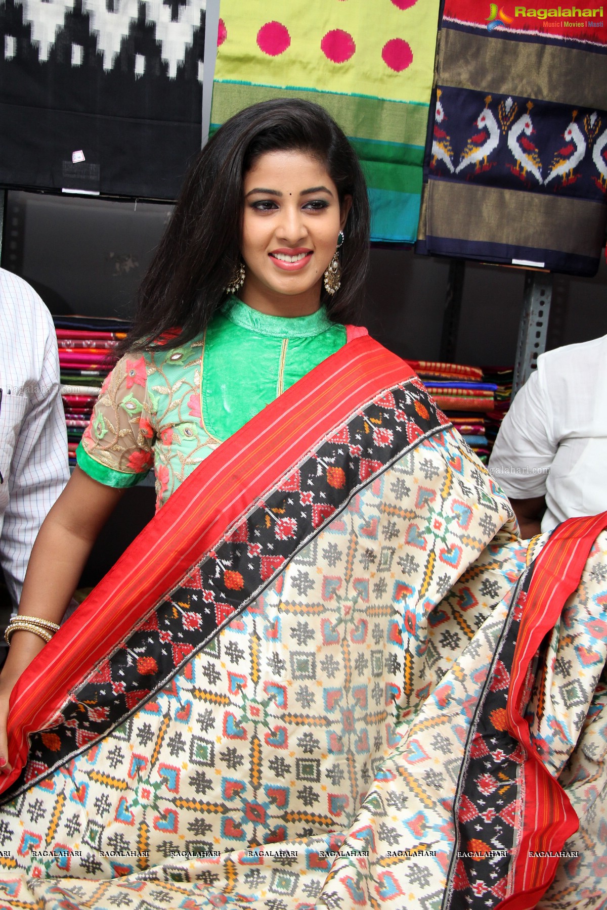 Pavani launches Pochampally IKAT Art Mela at Kushaiguda