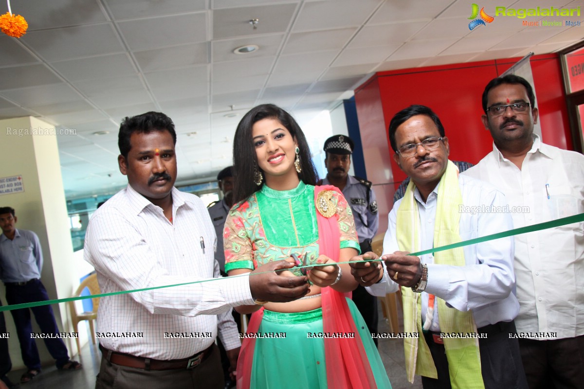 Pavani launches Pochampally IKAT Art Mela at Kushaiguda