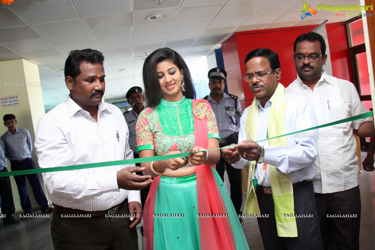 Pavani launches Pochampally IKAT Art Mela at Kushaiguda