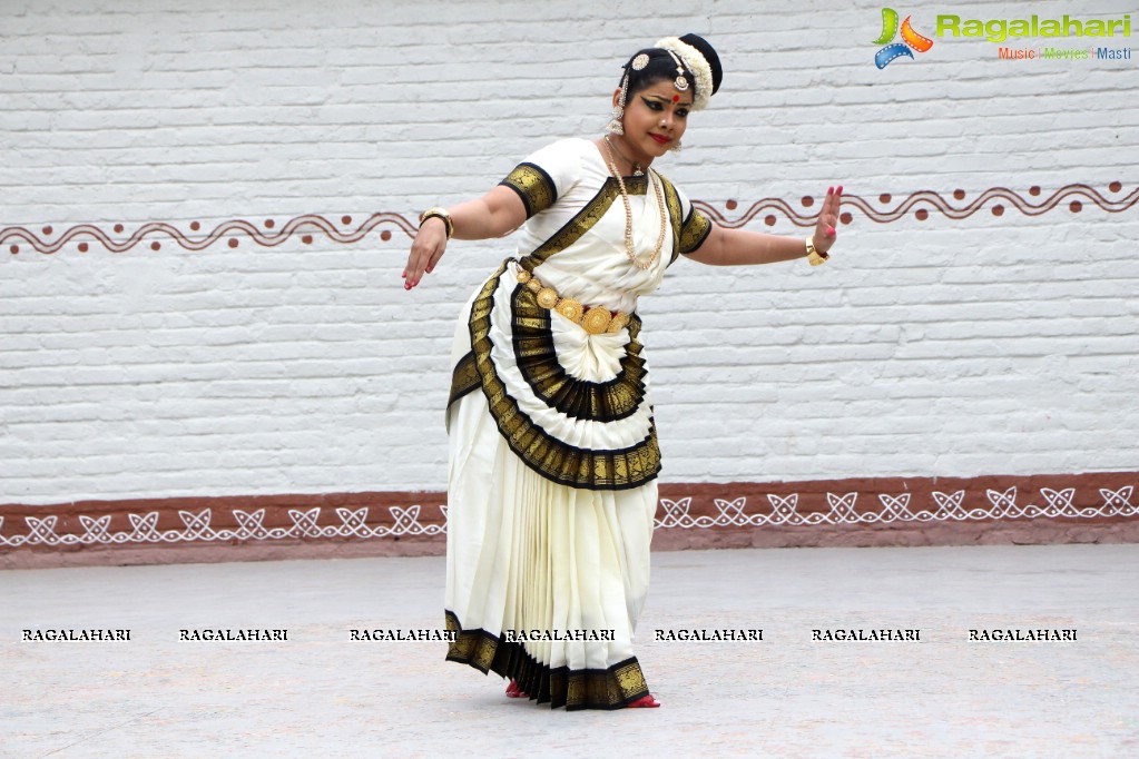 Rasollas - Krishnam Vande Jagad Gurum by Sri Sai Nataraja Academy of Kuchipudi Dance, Hyderabad