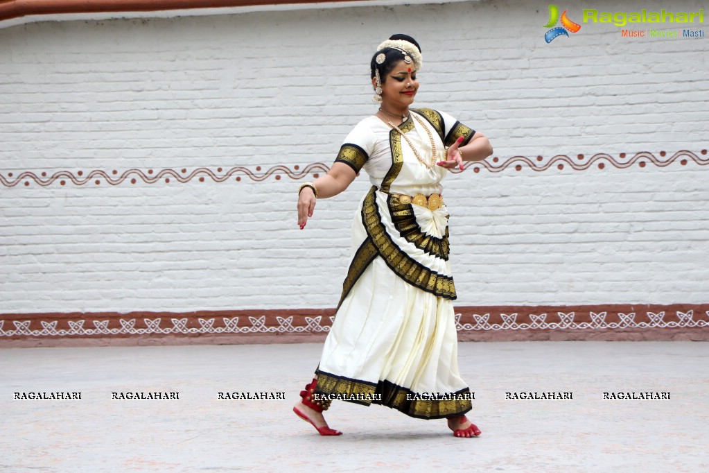 Rasollas - Krishnam Vande Jagad Gurum by Sri Sai Nataraja Academy of Kuchipudi Dance, Hyderabad