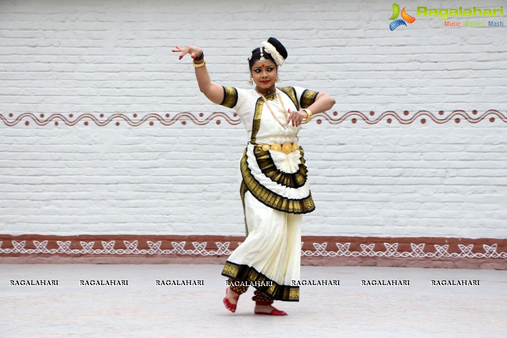 Rasollas - Krishnam Vande Jagad Gurum by Sri Sai Nataraja Academy of Kuchipudi Dance, Hyderabad