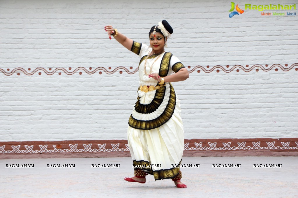 Rasollas - Krishnam Vande Jagad Gurum by Sri Sai Nataraja Academy of Kuchipudi Dance, Hyderabad