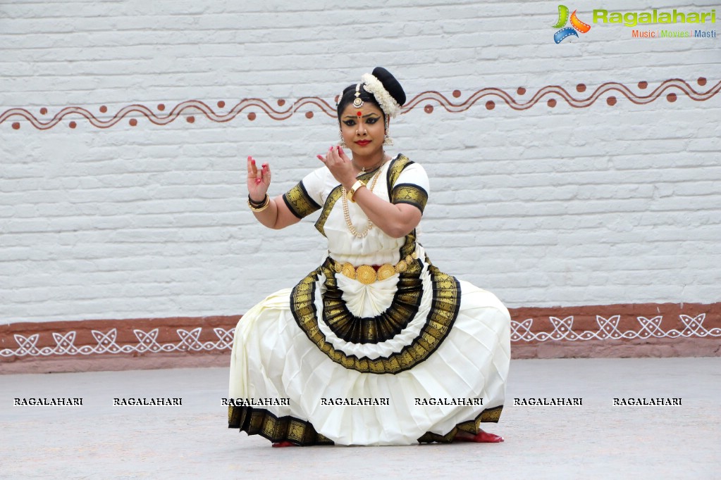 Rasollas - Krishnam Vande Jagad Gurum by Sri Sai Nataraja Academy of Kuchipudi Dance, Hyderabad