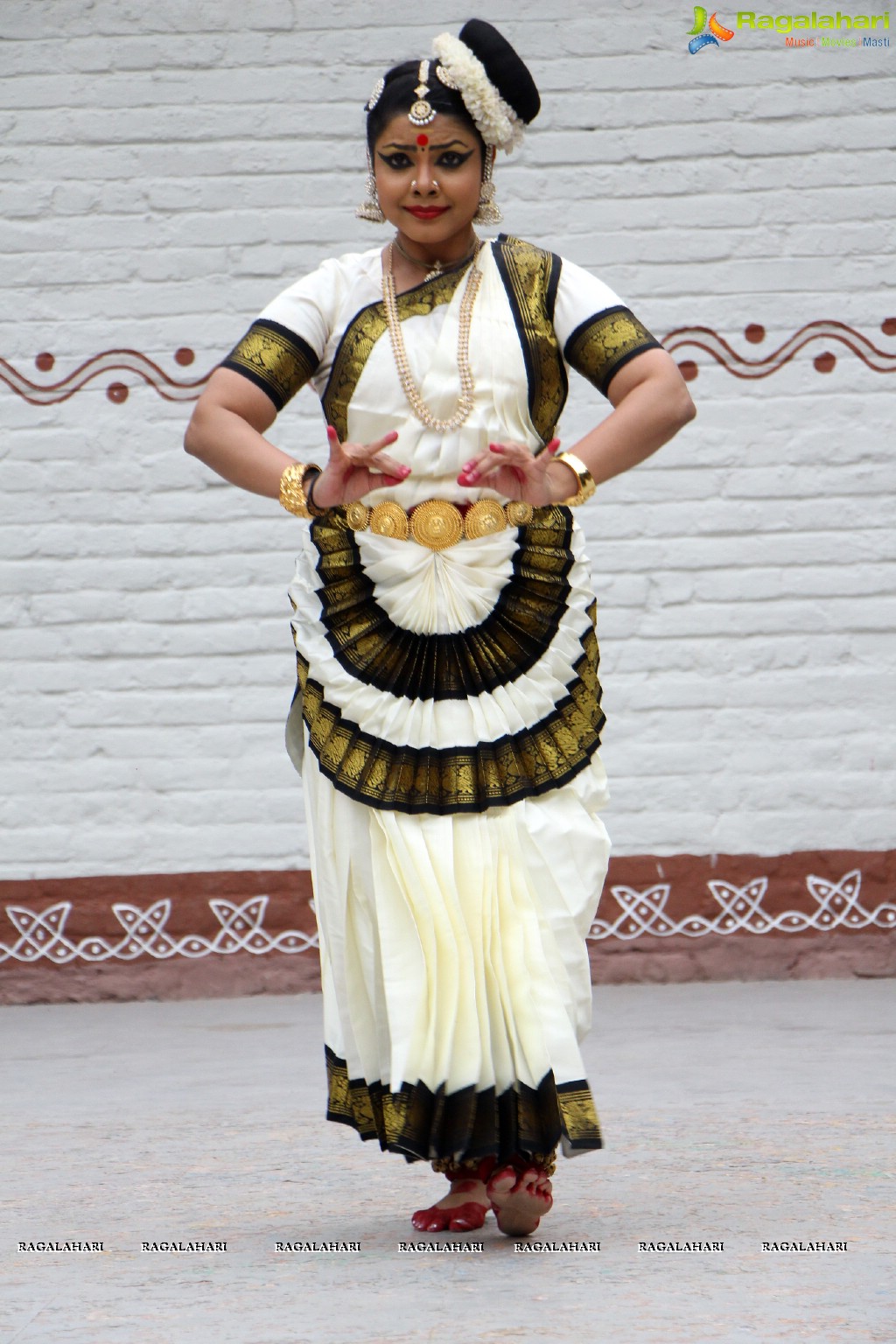 Rasollas - Krishnam Vande Jagad Gurum by Sri Sai Nataraja Academy of Kuchipudi Dance, Hyderabad