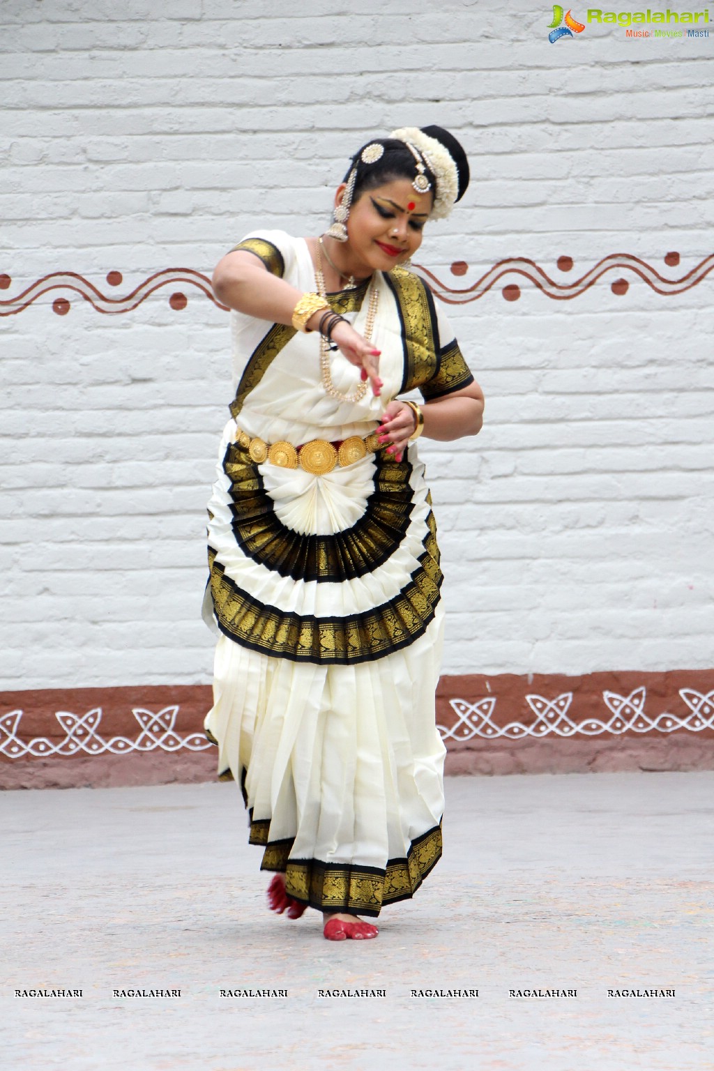 Rasollas - Krishnam Vande Jagad Gurum by Sri Sai Nataraja Academy of Kuchipudi Dance, Hyderabad