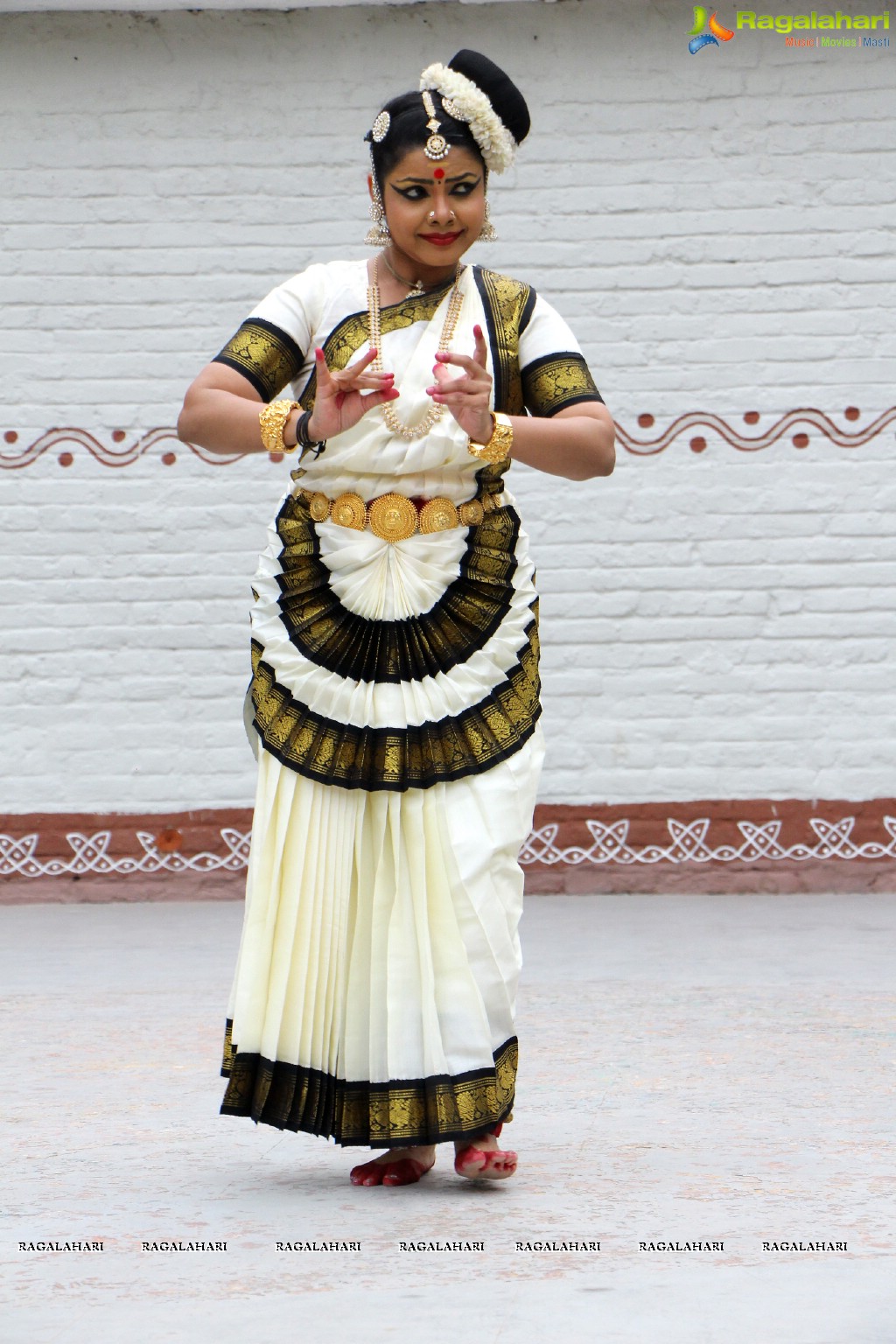 Rasollas - Krishnam Vande Jagad Gurum by Sri Sai Nataraja Academy of Kuchipudi Dance, Hyderabad