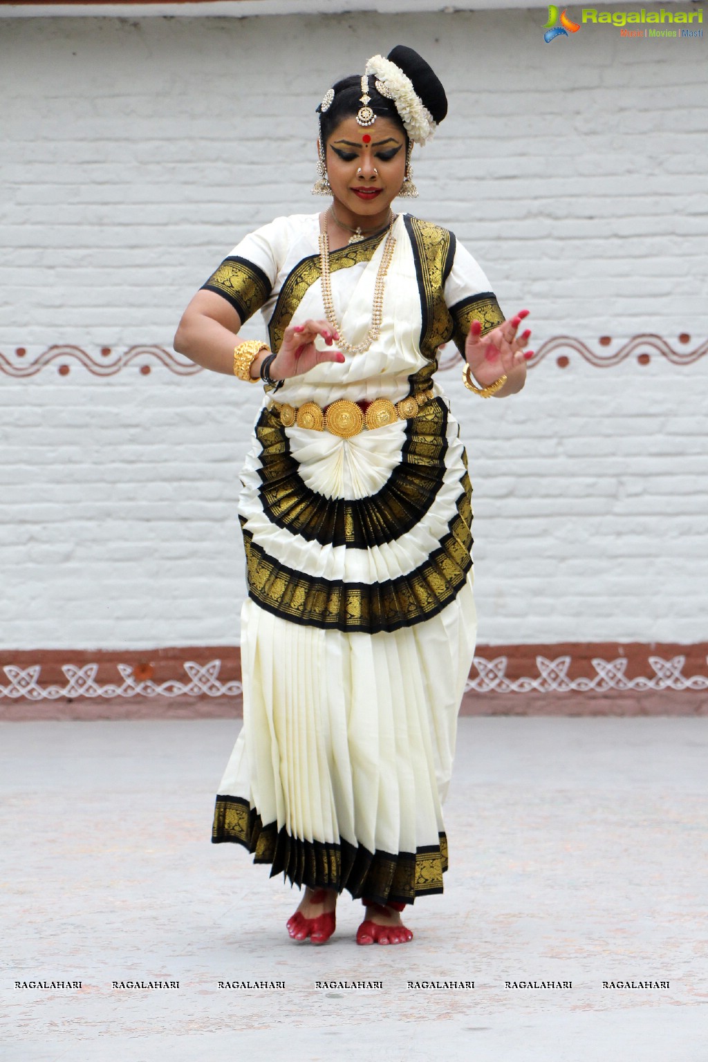 Rasollas - Krishnam Vande Jagad Gurum by Sri Sai Nataraja Academy of Kuchipudi Dance, Hyderabad