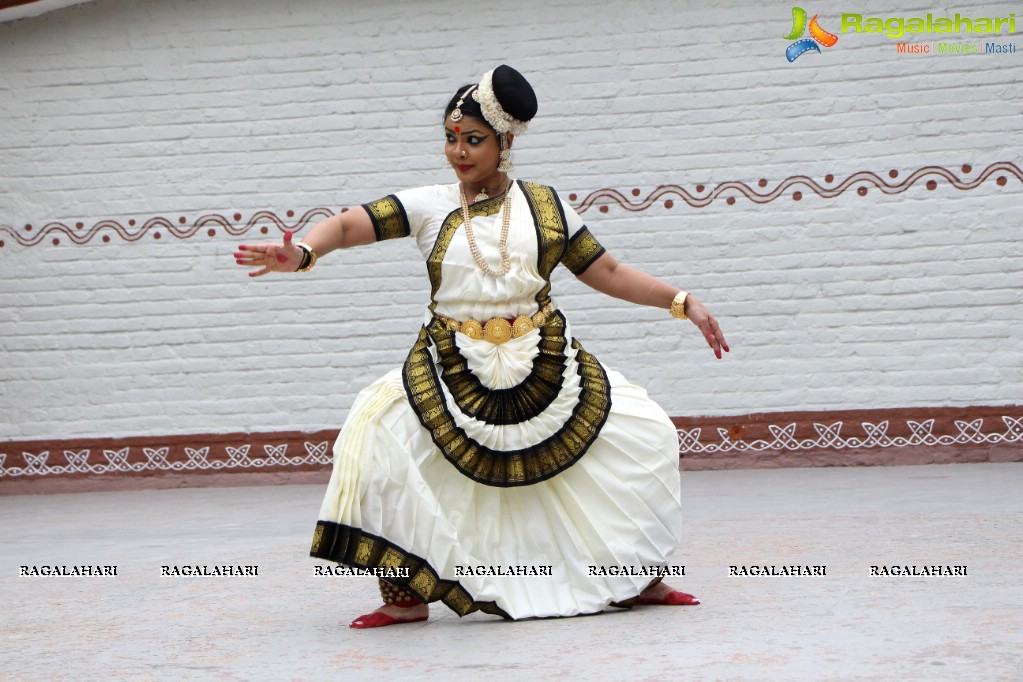 Rasollas - Krishnam Vande Jagad Gurum by Sri Sai Nataraja Academy of Kuchipudi Dance, Hyderabad