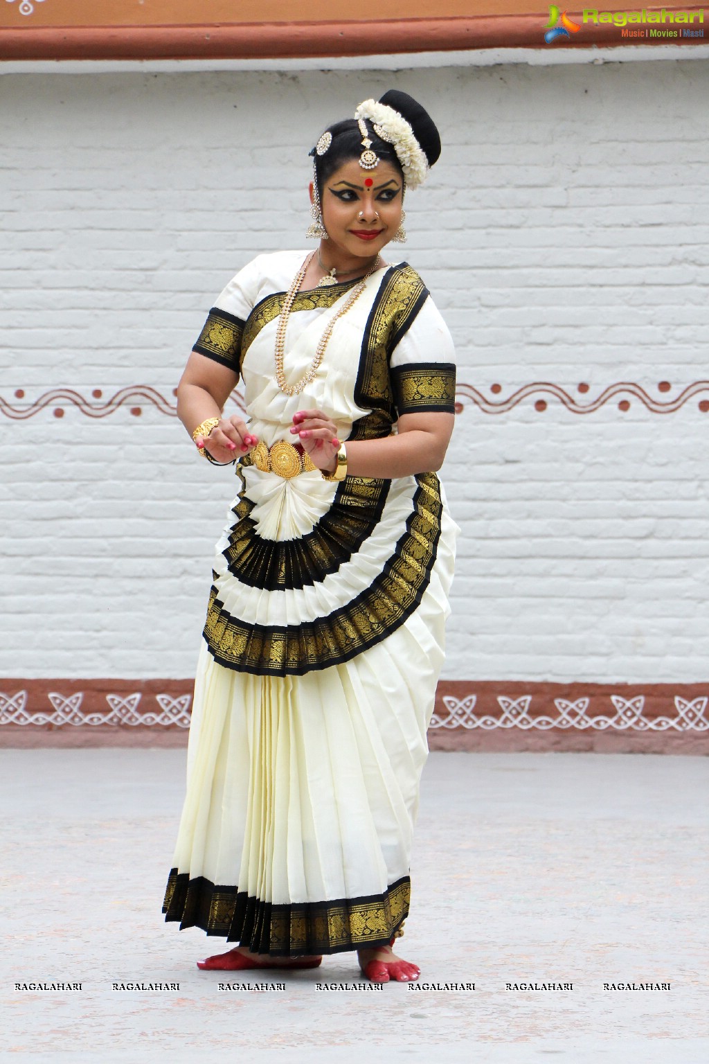 Rasollas - Krishnam Vande Jagad Gurum by Sri Sai Nataraja Academy of Kuchipudi Dance, Hyderabad