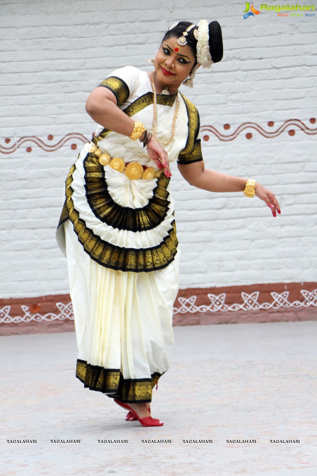 Rasollas - Krishnam Vande Jagad Gurum by Sri Sai Nataraja Academy of Kuchipudi Dance, Hyderabad