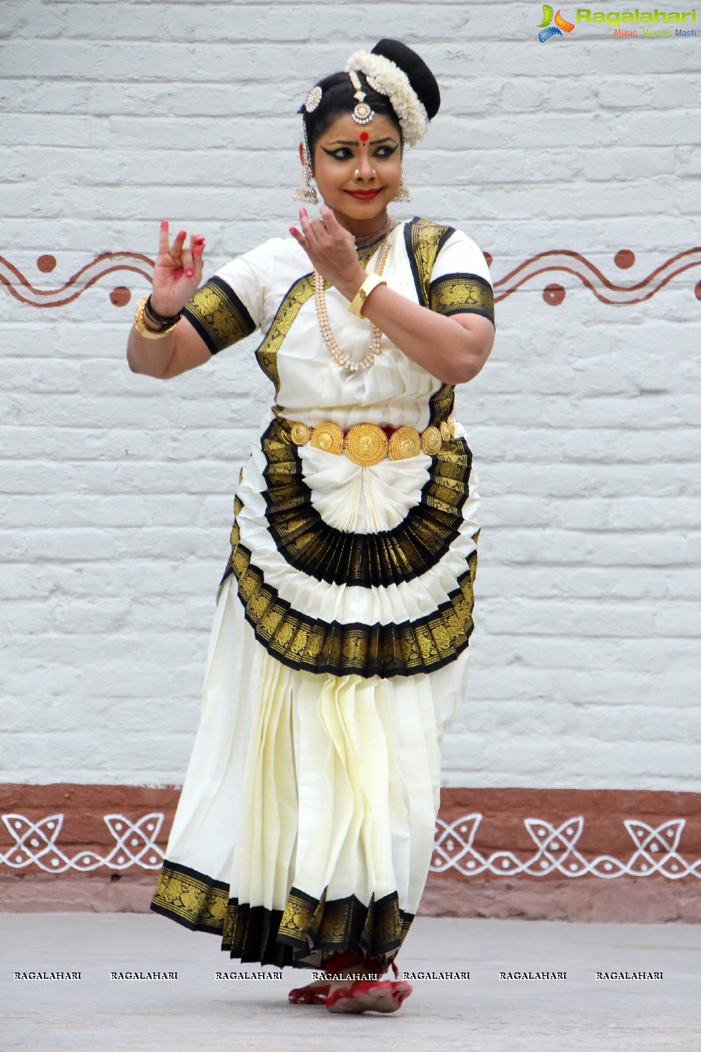 Rasollas - Krishnam Vande Jagad Gurum by Sri Sai Nataraja Academy of Kuchipudi Dance, Hyderabad