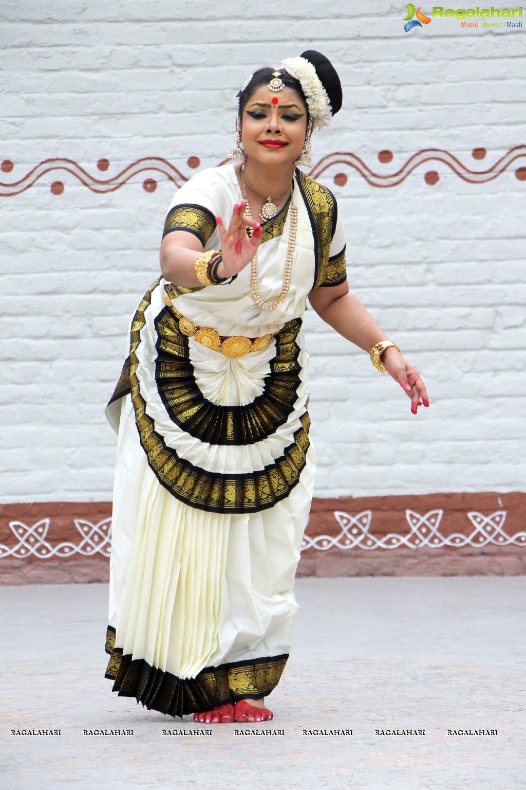 Rasollas - Krishnam Vande Jagad Gurum by Sri Sai Nataraja Academy of Kuchipudi Dance, Hyderabad