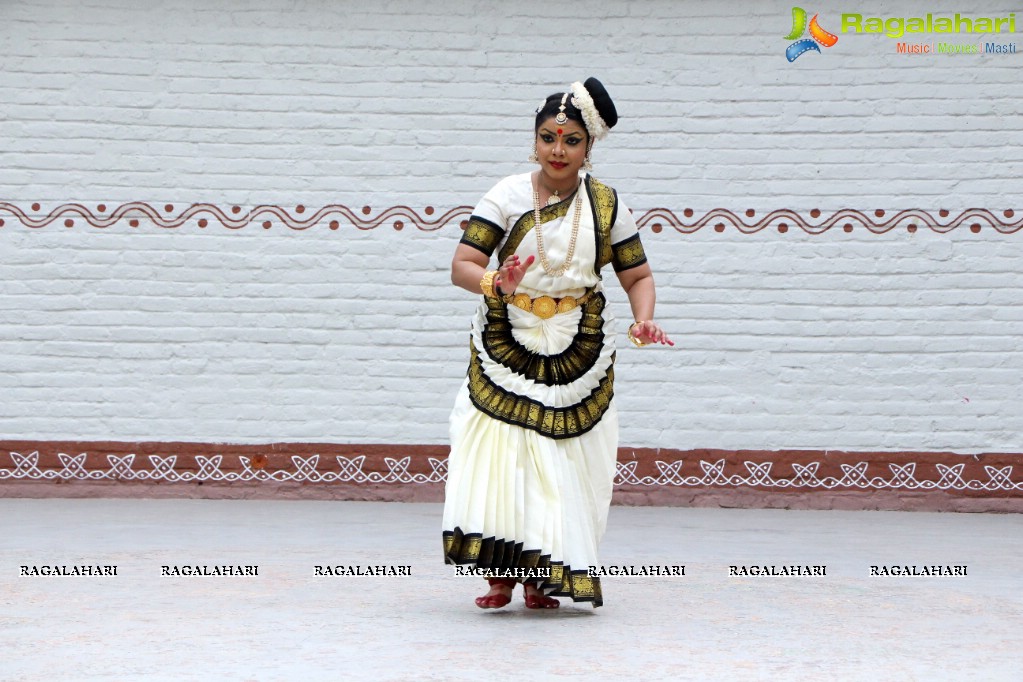 Rasollas - Krishnam Vande Jagad Gurum by Sri Sai Nataraja Academy of Kuchipudi Dance, Hyderabad