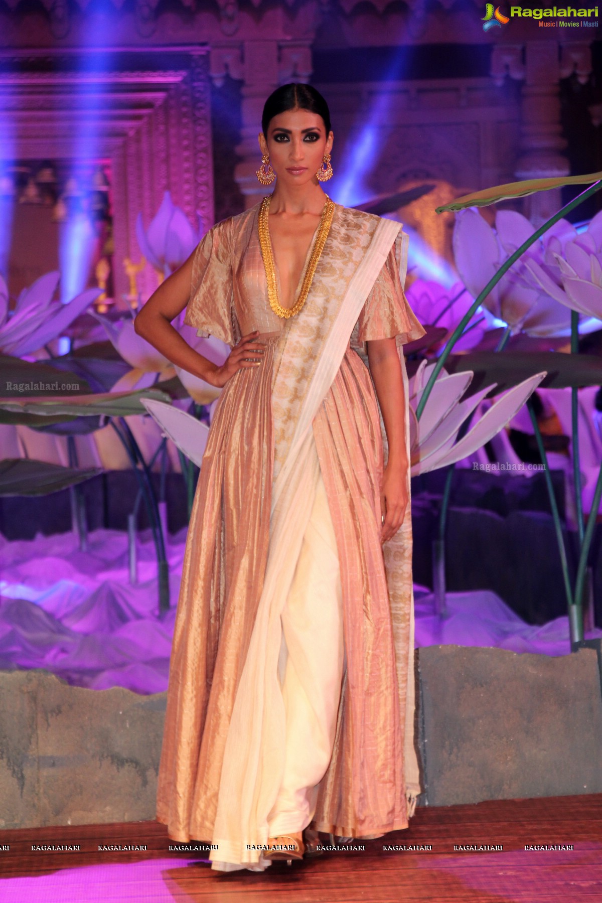 An Ode to Weaves and Weavers by Shravan Kummar at HICC, Hyderabad