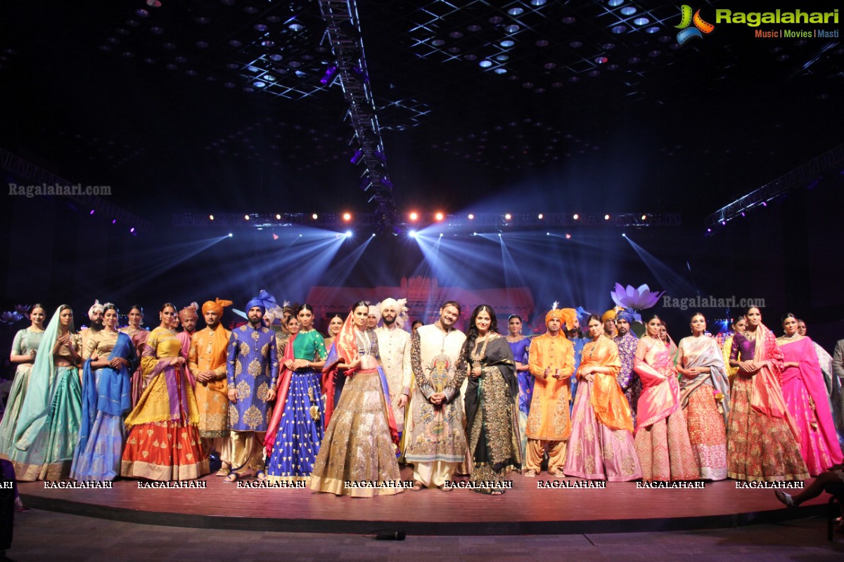 An Ode to Weaves and Weavers by Shravan Kummar at HICC, Hyderabad