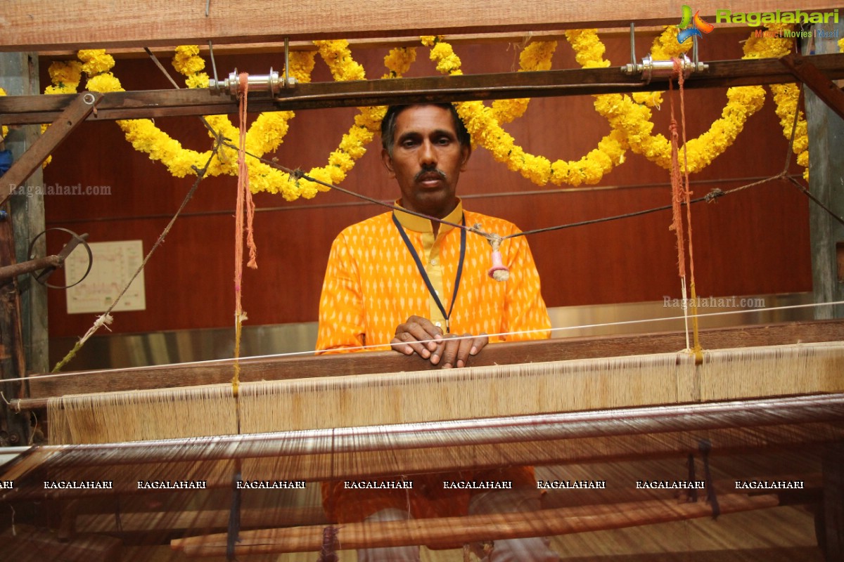 An Ode to Weaves and Weavers by Shravan Kummar at HICC, Hyderabad