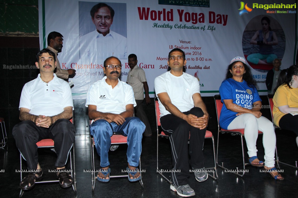 World Yoga Day 2016 Celebrations with Mansi Gulati, Hyderabad