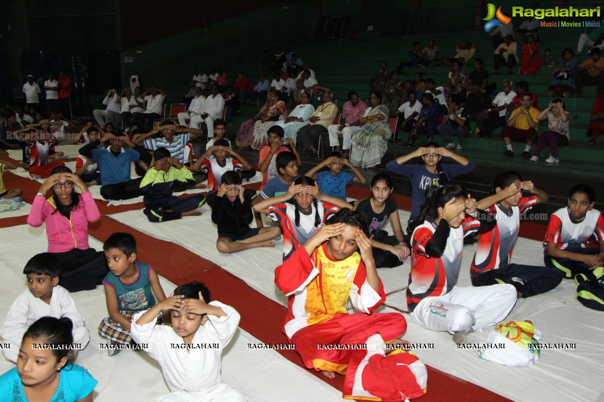 World Yoga Day 2016 Celebrations with Mansi Gulati, Hyderabad