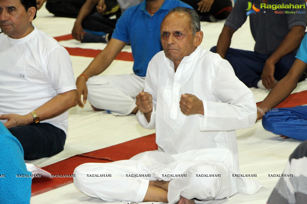 World Yoga Day 2016 Celebrations with Mansi Gulati, Hyderabad